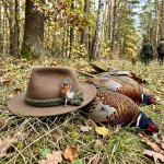 Ozdoba na klobouk pin 